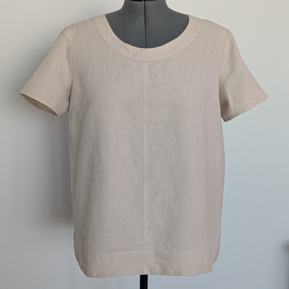 Ellen Tracy Soft Beige Short Sleeve TopBundle 2+ items and save! Open to Offers